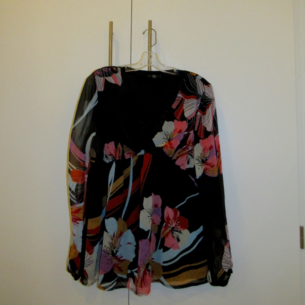 RIU Sheer V-Neck Flowery Top